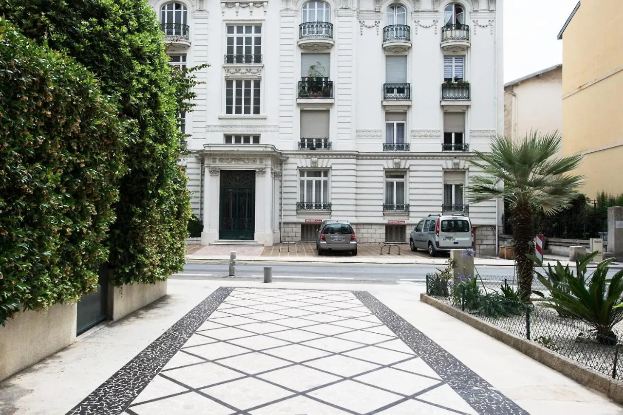 Appartement Fleurs De Nice Furnished Flat 0*,